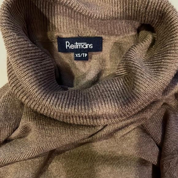 Reitmans Turtleneck sweater Sleeves buttons - Picture 4 of 4